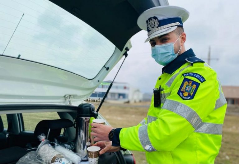 Cafea pentru şoferii aflaţi în tranzit pe DN13 E60, într-o campanie de prevenire a accidentelor rutiere