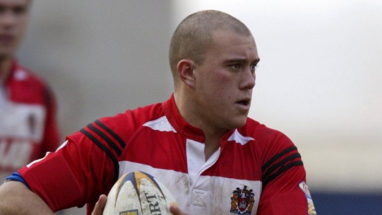 Fost star britanic de rugby, găsit mort într-o cameră de hotel, după un ”joc erotic care ar fi mers prost”