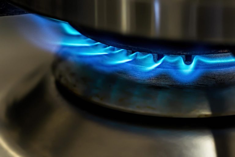 Tehnologiile de încălzire şi gătit cu combustie internă provoacă la fel de multe decese ca şi accidentele rutiere – raport