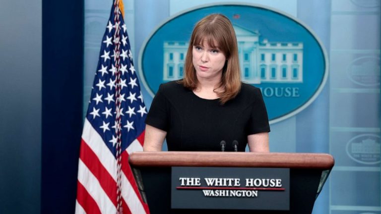 Directoarea de comunicare a lui Joe Biden, Kate Bedingfield, demisionează cu patru luni înainte de alegerile de la jumătate de mandat