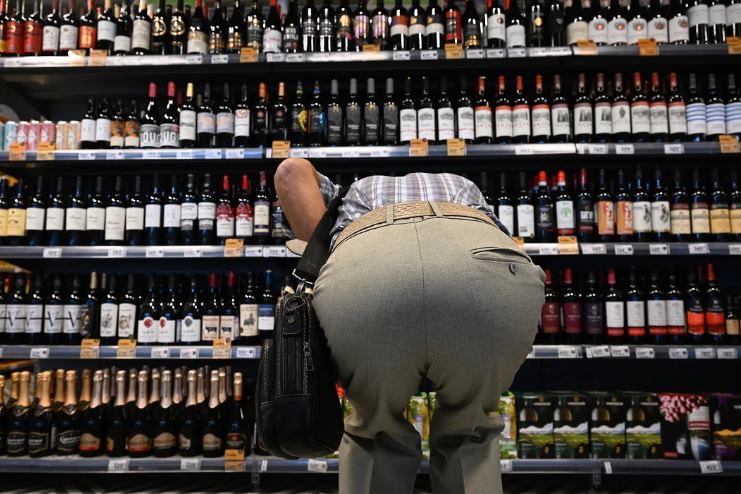 KOMMERSANT | Peste 40% dintre ruși nu pot găsi un echivalent local la produsele pe care le consumau înainte de război și sancțiuni