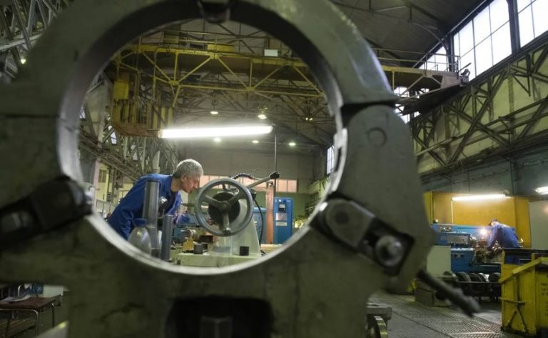 În Rusia, contracția economică accelerează. Analize făcute la Moscova relevă perspective tot mai proaste dacă războiul continuă