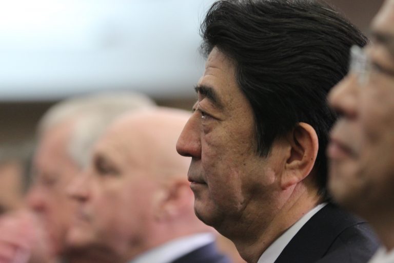 Liderii UE, „tulburaţi de asasinarea brutală” a lui Shinzo Abe. Liderul NATO, „profund întristat”