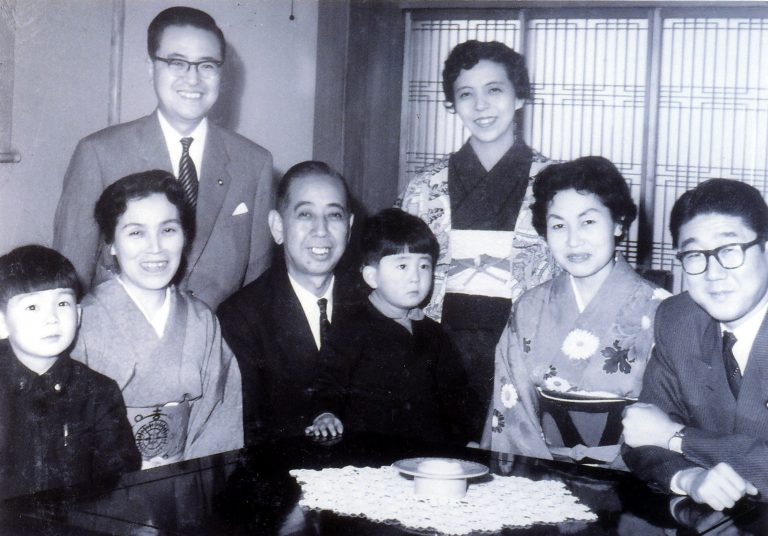 Shinzo Abe, asasinat. Acum 62 de ani, bunicul său supraviețuia unui atentat