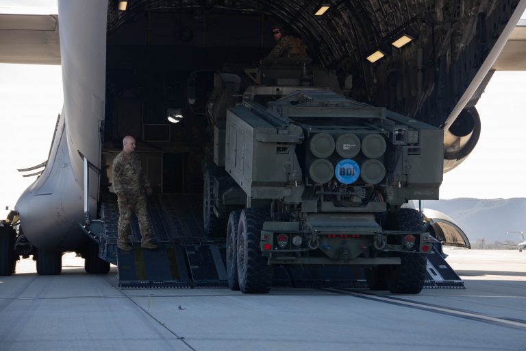 Efectul HIMARS | Noile rachete fac ravagii în rândul invadatorilor / Un manual militar american prevăzuse din 2016 marea vulnerabilitate a Rusiei