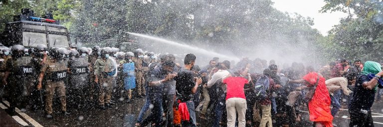 Proteste masive în Sri Lanka. Preşedintele a fugit din reşedinţa oficială