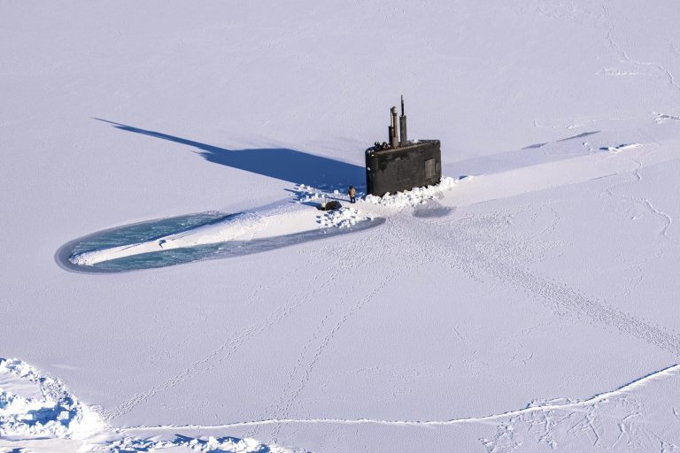 Cine controlează Arctica?