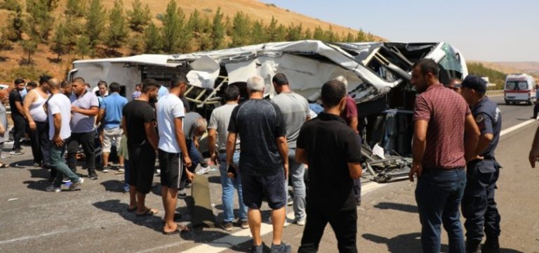 VIDEO | 16 morţi şi 21 de răniţi într-un accident pe o autostradă în provincia Gaziantep din Turcia