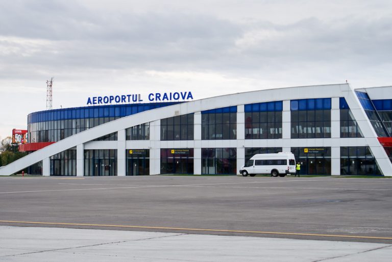 Aeroportul Craiova i-a contactat pe italienii care au aterizat din greşeală la Craiova, în loc de Cracovia, pentru a le transforma experienta în România într-una de neuitat