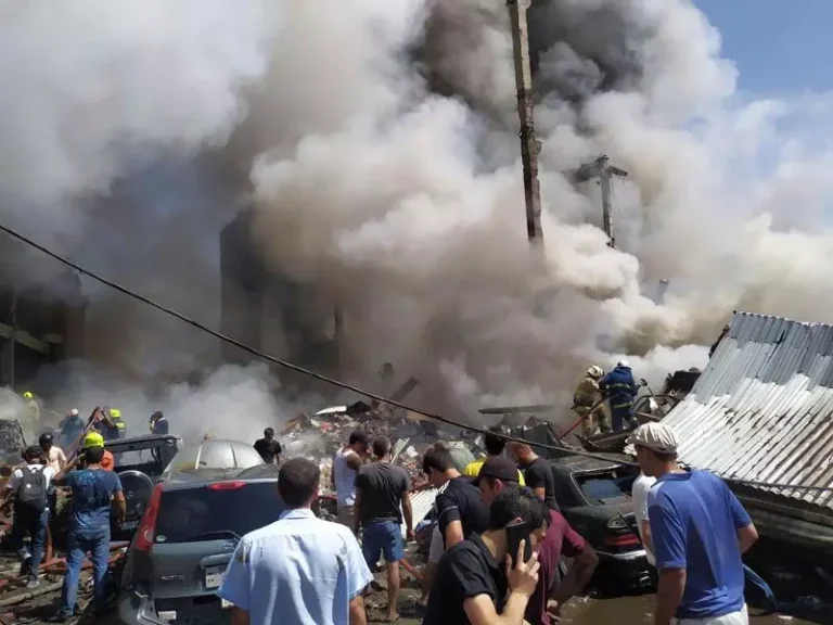 Explozie la un centru comercial din Erevan soldată cu cel puțin doi morți şi 60 de răniţi