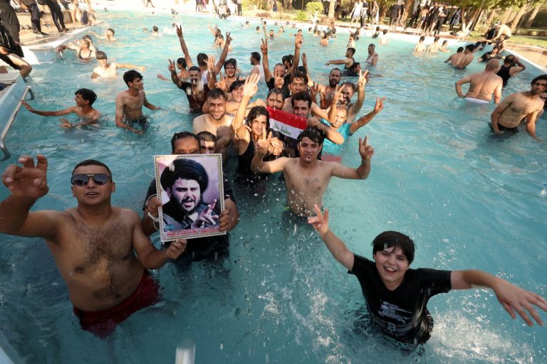 Haos în Irak după ce liderul șiit Moqtada al-Sadr a anunțat că se retrage din politică