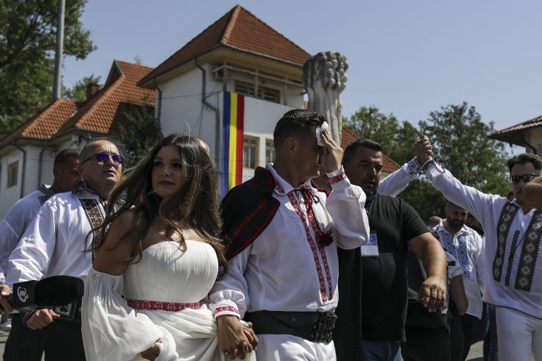 G4Media.ro | Socrul mare, bucătarul de la nuntă și unul dintre nașii lui George Simion, condamnați penal / Reacția liderului AUR