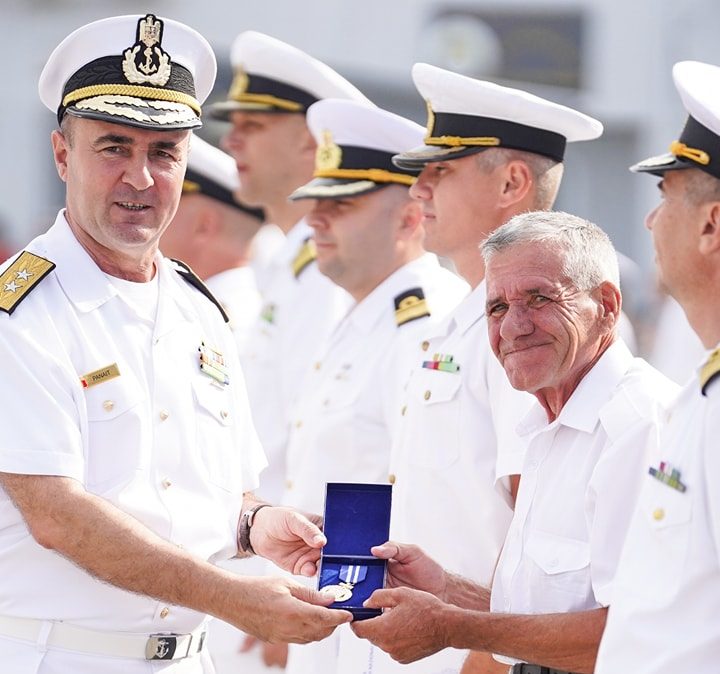 Povestea lui Nea Costică, veteranul Marinei Române: La 65 de ani, are o forță de mută munții