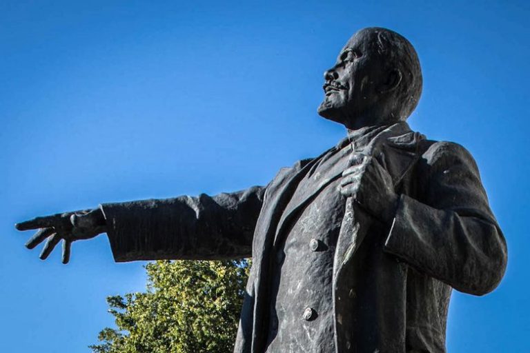 Estonia va demonta sau va reloca toate monumentele rămase din epoca sovietică