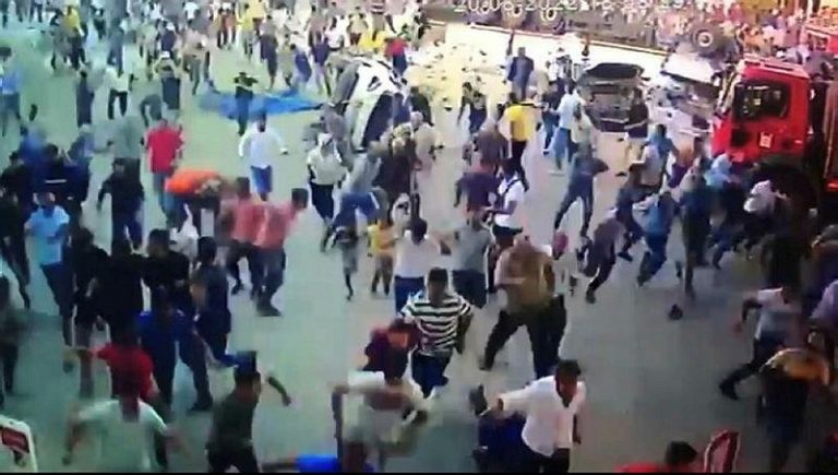 VIDEO | O nouă tragedie rutieră în Turcia: 16 morţi şi 29 de răniţi după ce un camion rămas fără frâne a intrat într-o mulţime