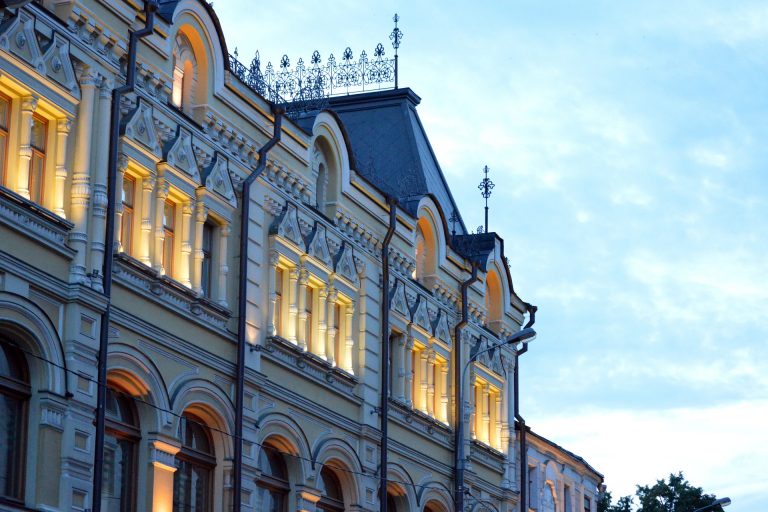 Banca Rusiei recomandă companiilor să îşi transfere rezervele valutare din ţările „neprietenoase”