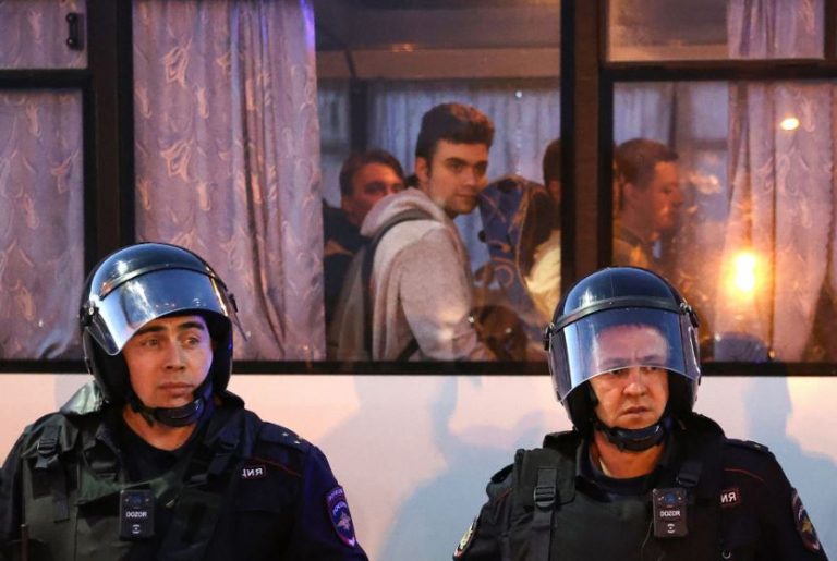 VIDEO-FOTO | Proteste anti-război. Peste 1.400 de arestări, în Rusia. Forțele de ordine au atacat brutal