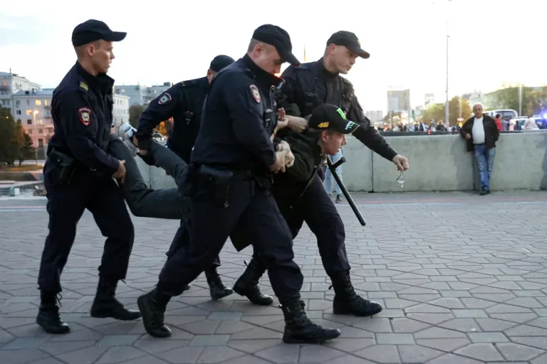 Romanian president condemns Putin’s announcement ‘escalating illegal war’