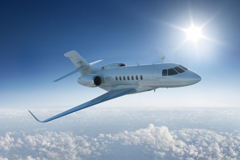 The Guardian | ”Marea evadare” – Rușii plătesc și 25.000 de lire sterline pentru un loc în avioanele private pentru a scăpa de mobilizare