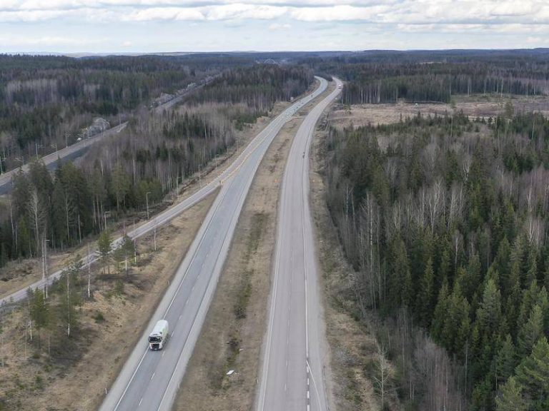 Finlanda închide una dintre autostrăzile principale pentru prima dată în zeci de ani, cu scopul de a organiza exerciţii cu avioanele de luptă