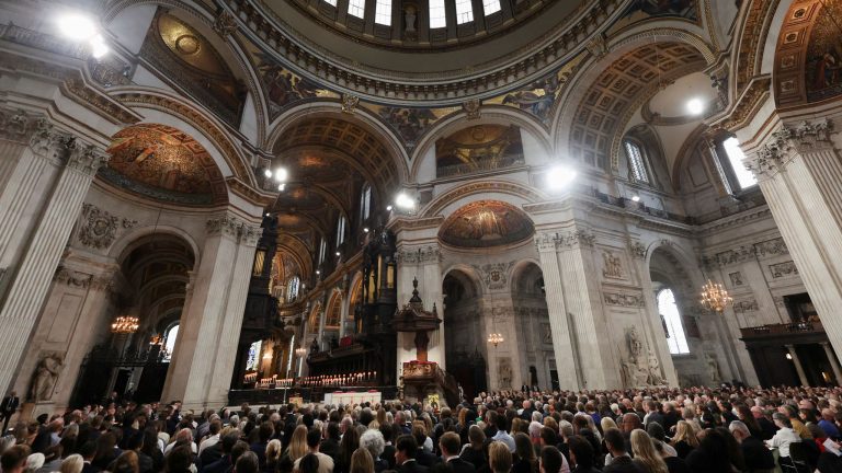 VIDEO | Imnul britanic, în versiunea ”God save the King”, a fost cântat din nou după 70 de ani în catedrala Sf. Paul din Londra