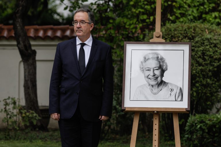British ambassador hails ‘extraordinary’ bond  between British and Romanian royal houses