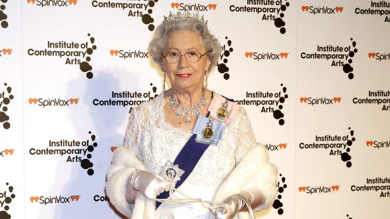 Mary Reynolds, o sosie a Reginei Elisabeta a II-a, va renunţa la slujbă după 34 de ani