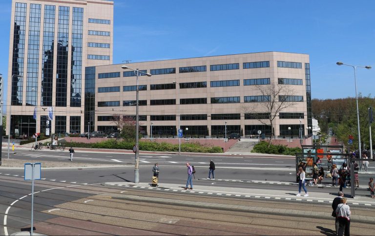 Administratorii de drumuri sunt obligaţi să asigure iluminatul public al trecerilor de pietoni nesemaforizate