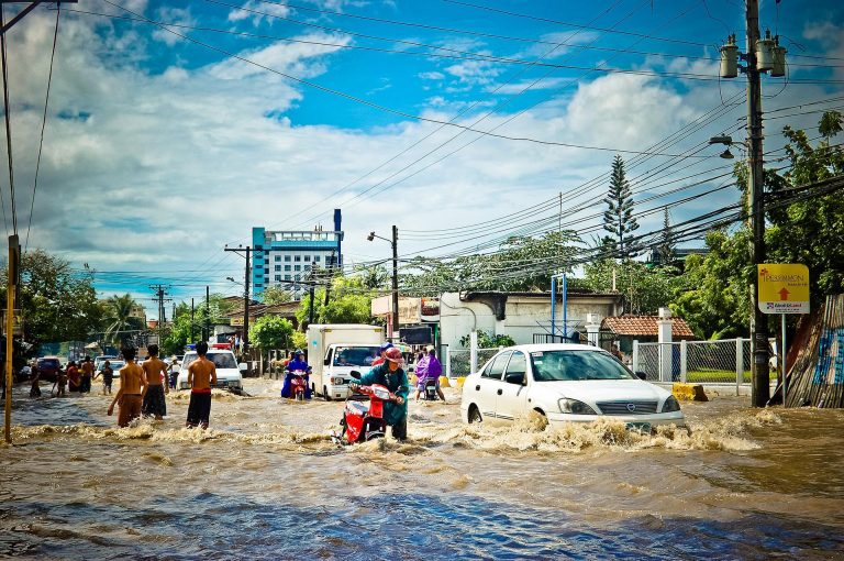 Valurile de căldură și inundațiile catastrofale, avanpremiera combinației letale dintre doi factori „celebri”