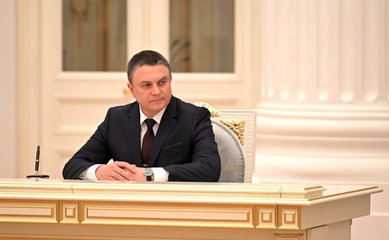 „Dragă Vladimir Vladimirovici” | Liderii-marionetă din Lugansk și Herson cer anexarea la Rusia