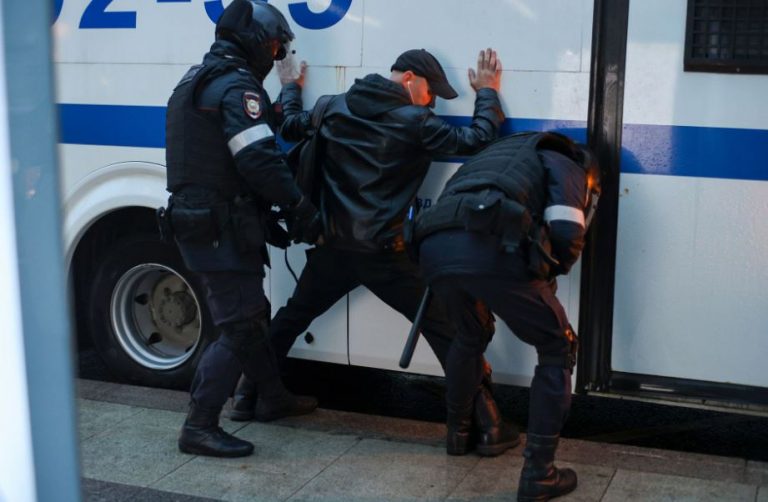 Mobilizarea parţială a Rusiei a început haotic: Peste 1.400 de protestatari, reţinuţi