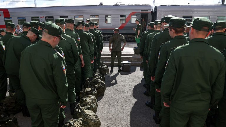 Rusia nu mai eliberează paşapoarte celor mobilizați la război în Ucraina