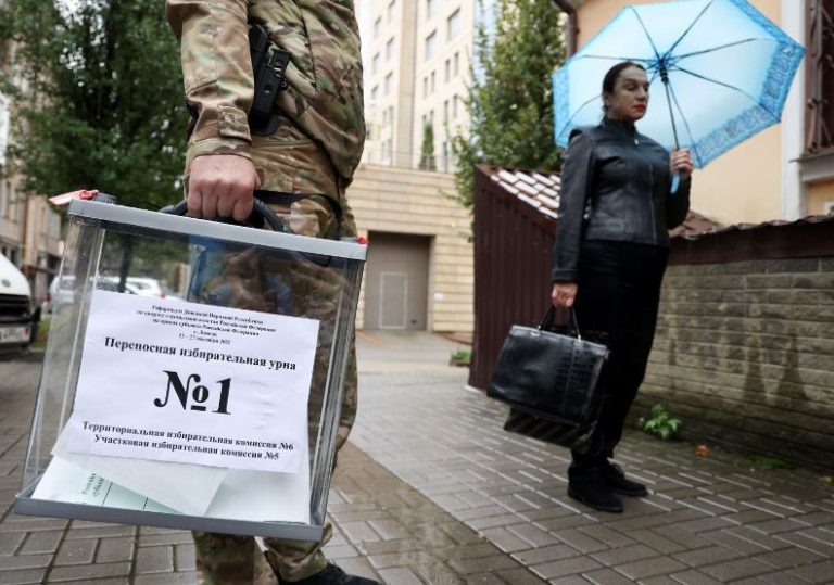 MEDUZA | Cifrele, înaintea votului. Ce rezultate va asigura Kremlinul la referendumurile de anexare