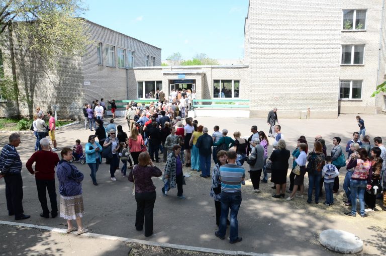 Moscova a distribuit peste 80.000 de paşapoarte ruseşti locuitorilor din zonele anexate din Ucraina