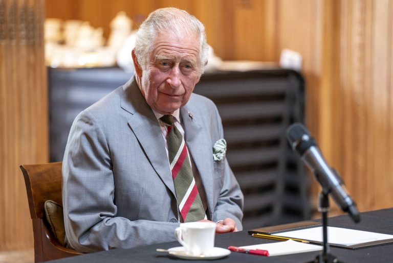 „Justiția trebuie să-și urmeze cursul”, declară regele Charles al III-lea după arestarea fratelui său Andrew