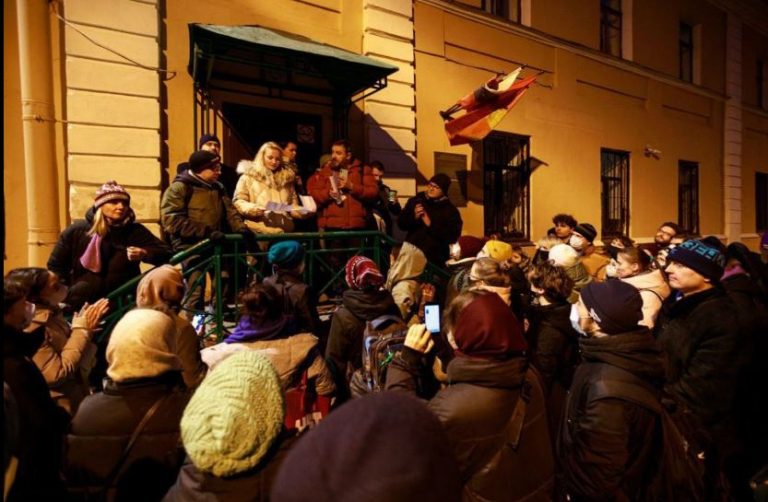 „Luptăm cu morile de vânt, dar suntem hotărâți”. Unul dintre politicienii implicați în debarcarea lui Putin prezintă acțiunile, presiunile, sprijinul
