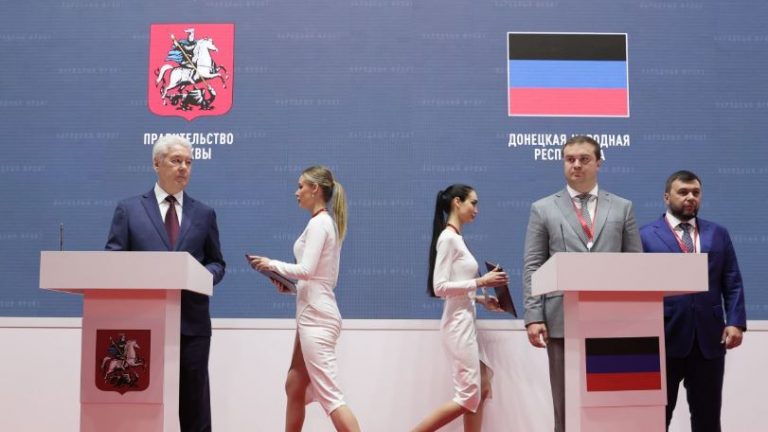 Cine face treaba murdară a Moscovei în zonele ocupate. Cum sunt momiți sau forțați oficialii ruși să lucreze în republicile fantomă, în Herson și în Zaporojie