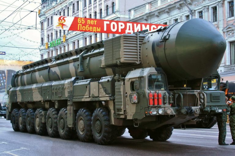 Amenințarea nucleară rusă. Indicii prețioase din compararea actualei faze cu cea premergătoare invaziei
