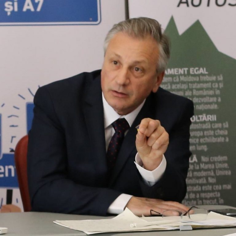 Drulă prezintă postări pe reţelele sociale ale unui consilier al ministrului Transporturilor blocat în Grecia ca urmare a suspendării curselor Blue Air