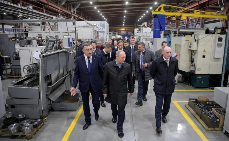 Economie ciuruită: Cursa globală a înarmării amenință Rusia cu ruina