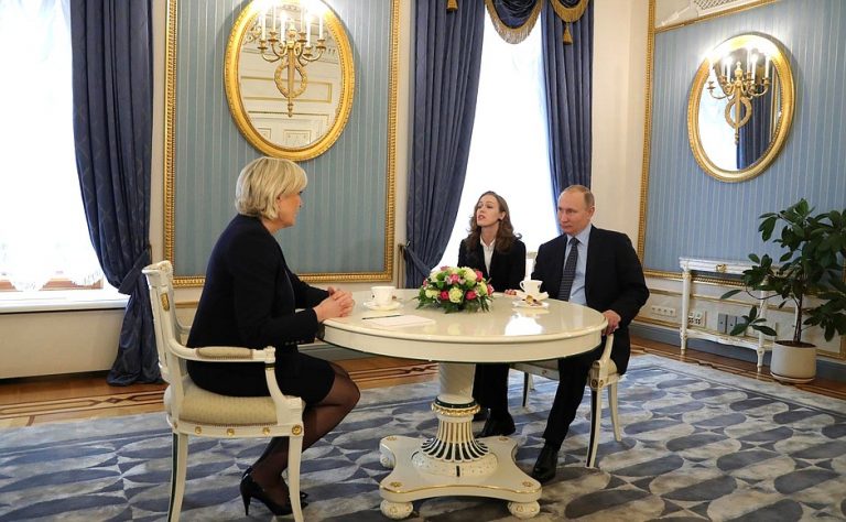 Putin a investit cel puțin 300 de milioane de dolari în partide și candidați din 20 de țări. Oficial SUA: Sunt estimări minime