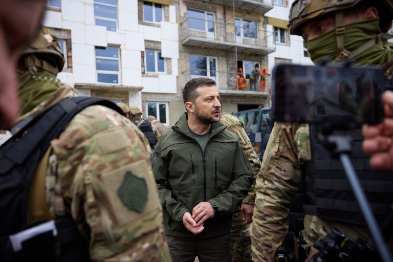„Ucraina are cheia viitorului”. Excepțional eseu al istoricului Timothy Snyder, despre „războiul dintre democrație și nihilism”