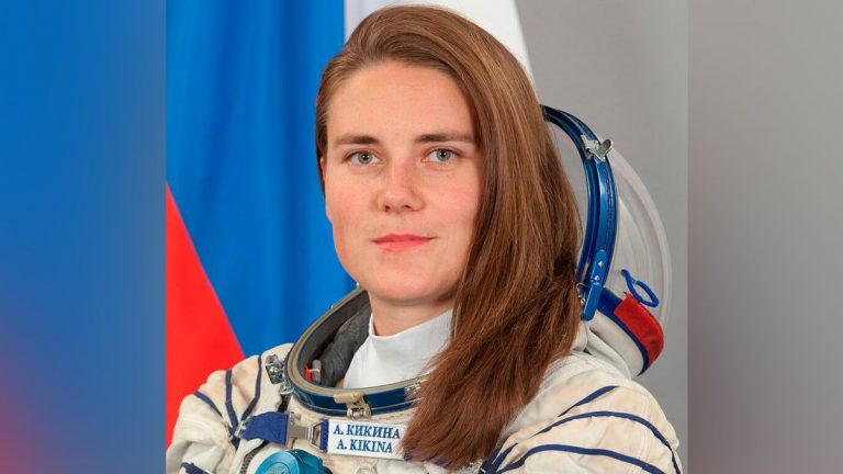 Cooperarea ruso-americană continuă în spațiu: racheta SpaceX transportă pentru prima dată o cosmonaută rusă pe ISS
