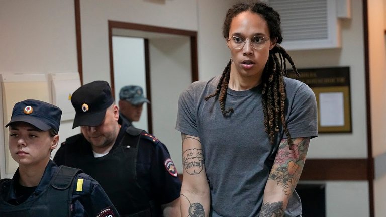 Baschetbalista Brittney Griner a părăsit unitatea medicală militară din Texas unde fusese internată după eliberarea din detenţia rusă