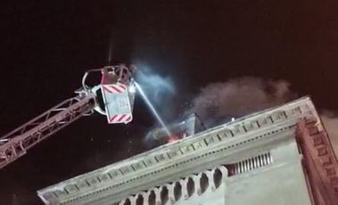O lumânare – cauza probabilă a incendiului de la Arhiepiscopia Tomis