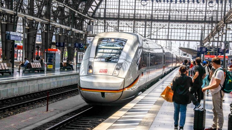 Traficul feroviar din nordul Germaniei, întrerupt timp de trei ore din cauza unui act de sabotaj