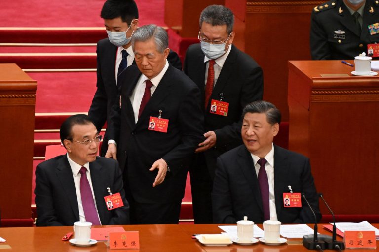 VIDEO | De ce ar fi fost ”ejectat” fostul președinte chinez Hu Jintao din congresul PCC. Secretele din ”dosarului roșu”