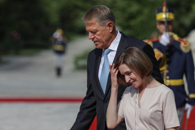 Klaus Iohannis merge sâmbătă la Chișinău, la invitația Maiei Sandu / Cei doi preşedinţi vor semna o declaraţie comună cu privire la cooperarea bilaterală