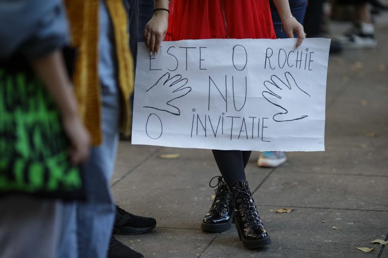 ONG-ul Amnesty International cere ca ”apartheidul de gen” să fie recunoscut drept infracţiune împotriva dreptului internaţional
