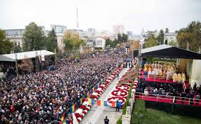 Record de participare la Iași: Aproape 250.000 de credincioși s-au închinat la racla Sfintei Cuvioase Parascheva